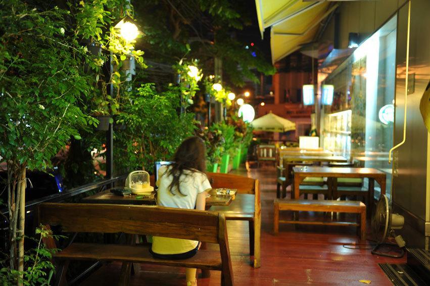 Saphaipae Hostel Bangkok Exterior photo