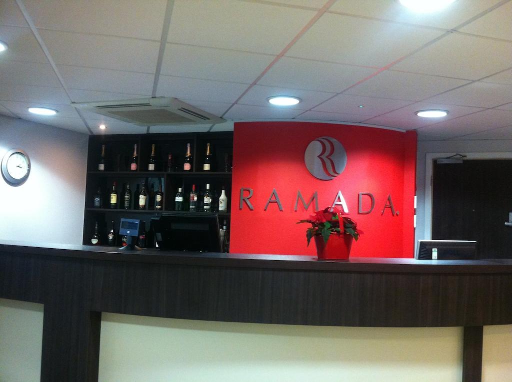 Ramada London Stansted Airport Hotel Bishop's Stortford Exterior photo
