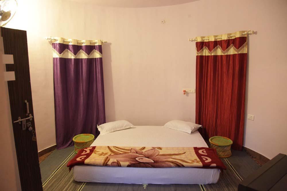 Amrutham Hotel Pushkar Room photo