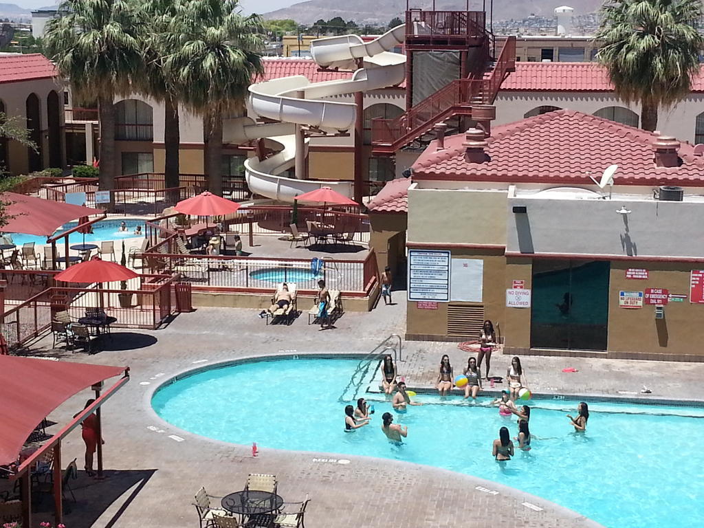 Wyndham El Paso Airport And Water Park Hotel Exterior photo