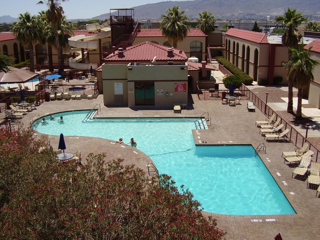 Wyndham El Paso Airport And Water Park Hotel Exterior photo