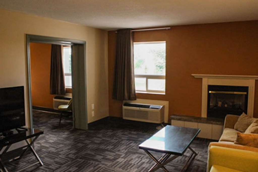 Quality Inn & Conference Centre Orillia Room photo