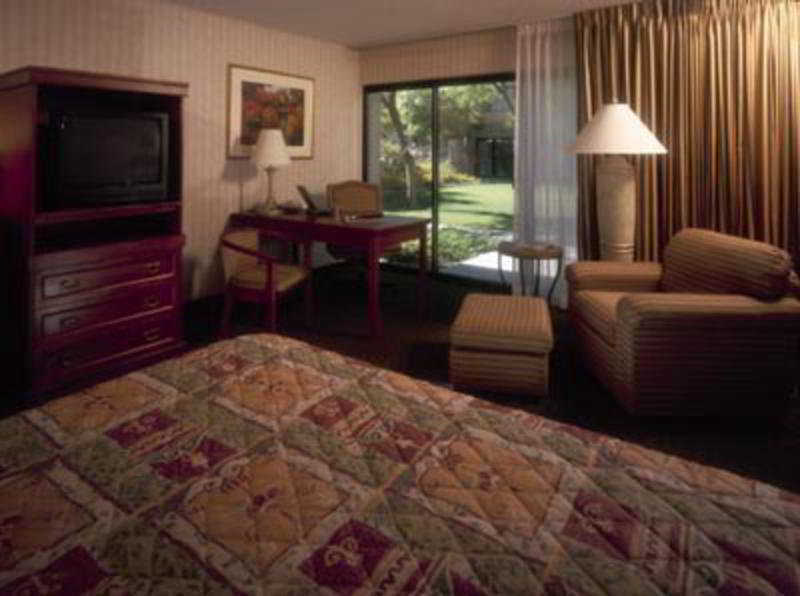 Holiday Inn Midtown Phoenix Exterior photo