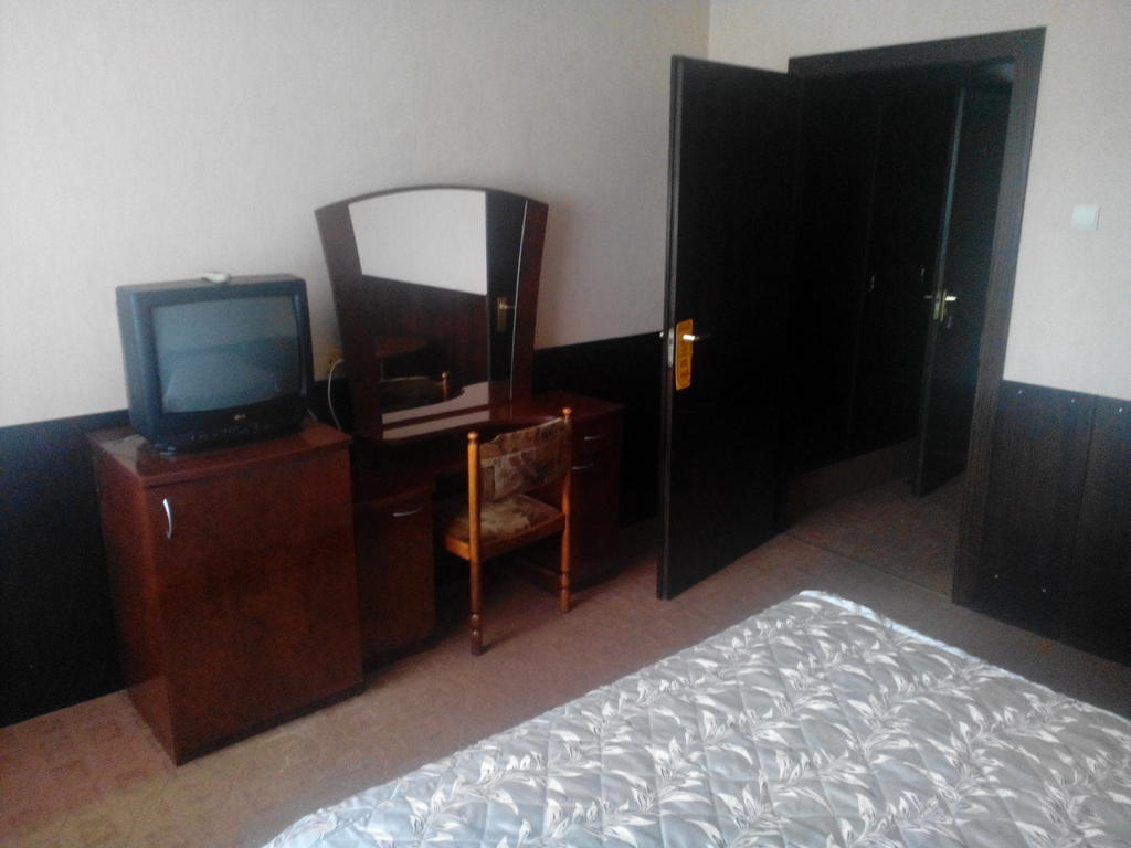 Hotel Cheremosh Chernivtsi Room photo