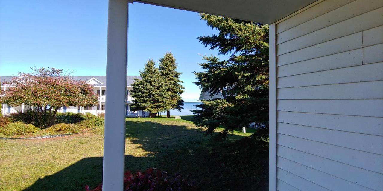 Sunrise Beach Motel Mackinaw City Exterior photo