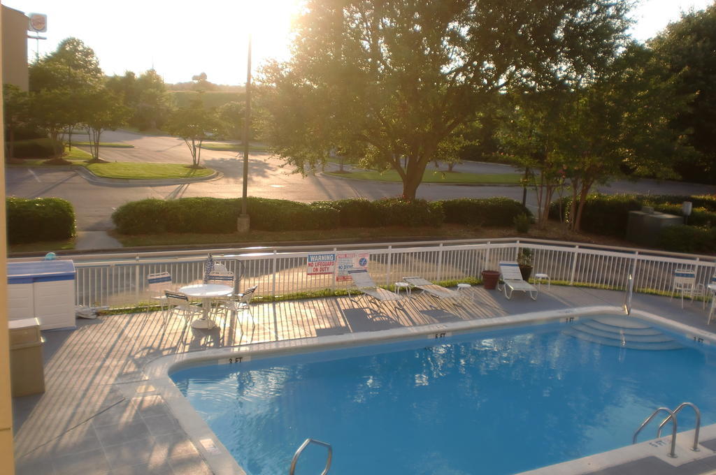 Quality Roof Inn Montgomery Exterior photo