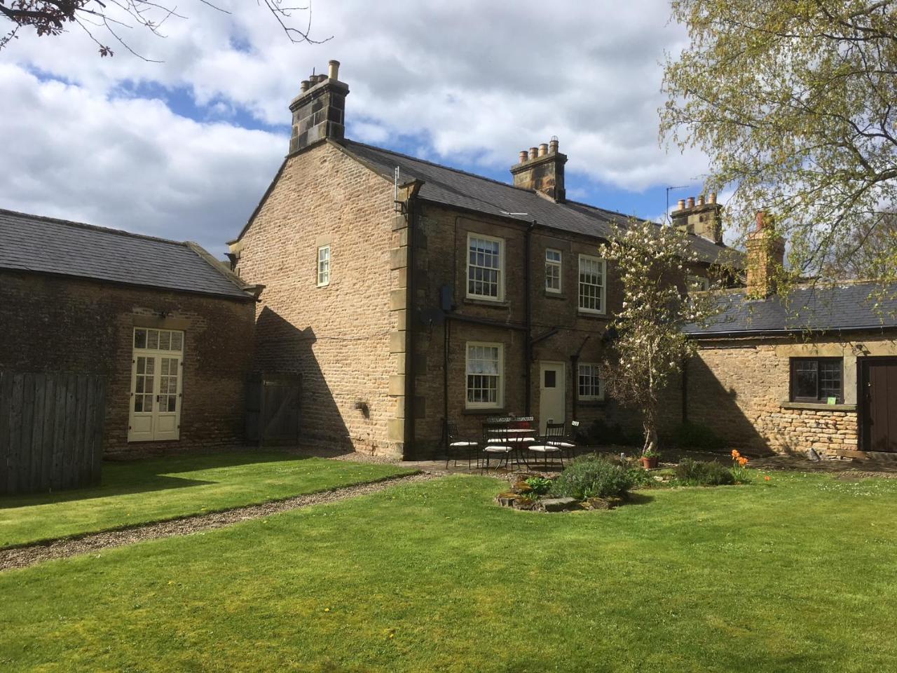 Downe Arms Country Inn Wykeham  Exterior photo