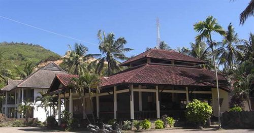 Kuta Indah Hotel Exterior photo