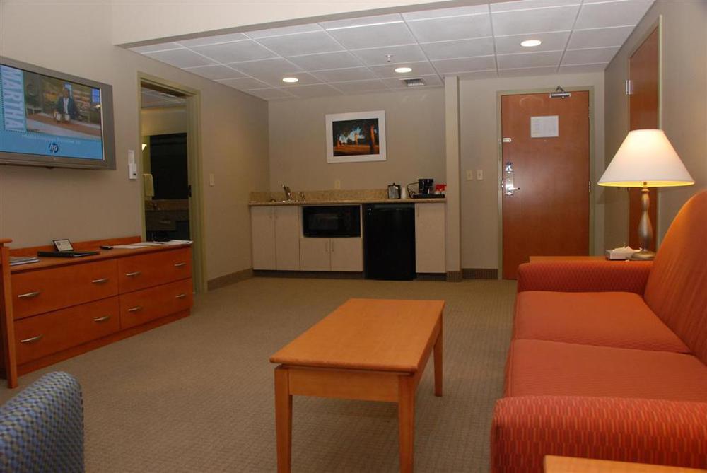 Unity Hotel And Conference Ctr, Ascend Hotel Collection Kansas City Room photo
