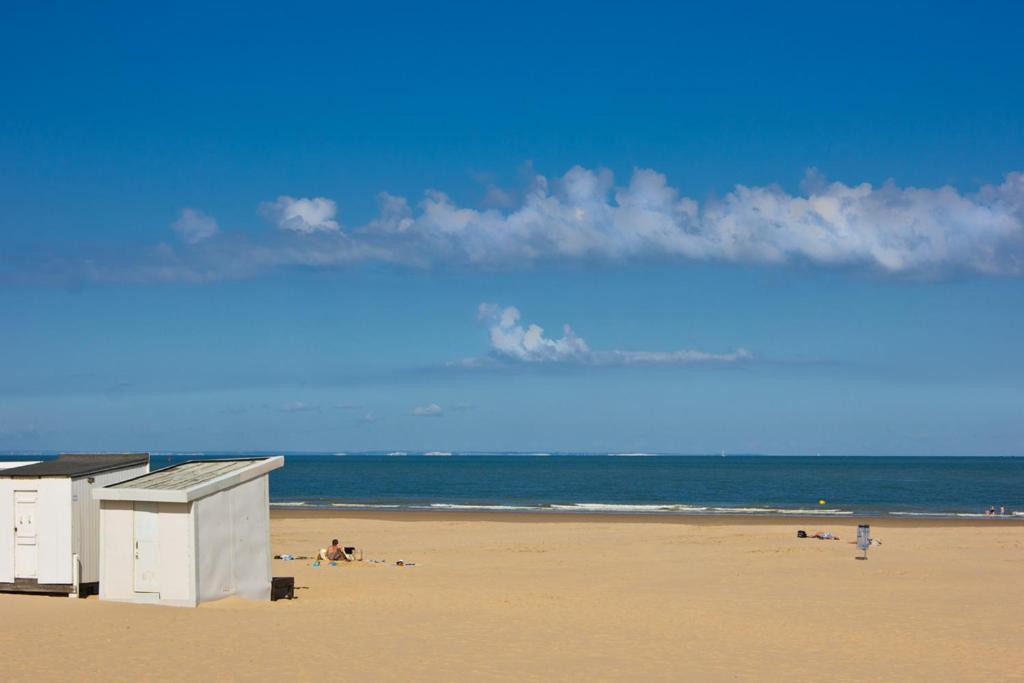 Hotel De La Plage Calais Exterior photo