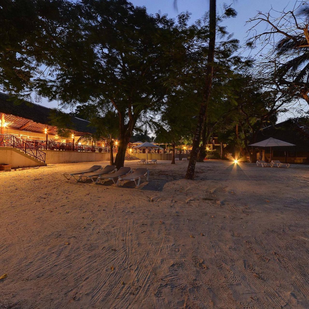 Baobab Beach Resort & Spa Diani Beach Exterior photo