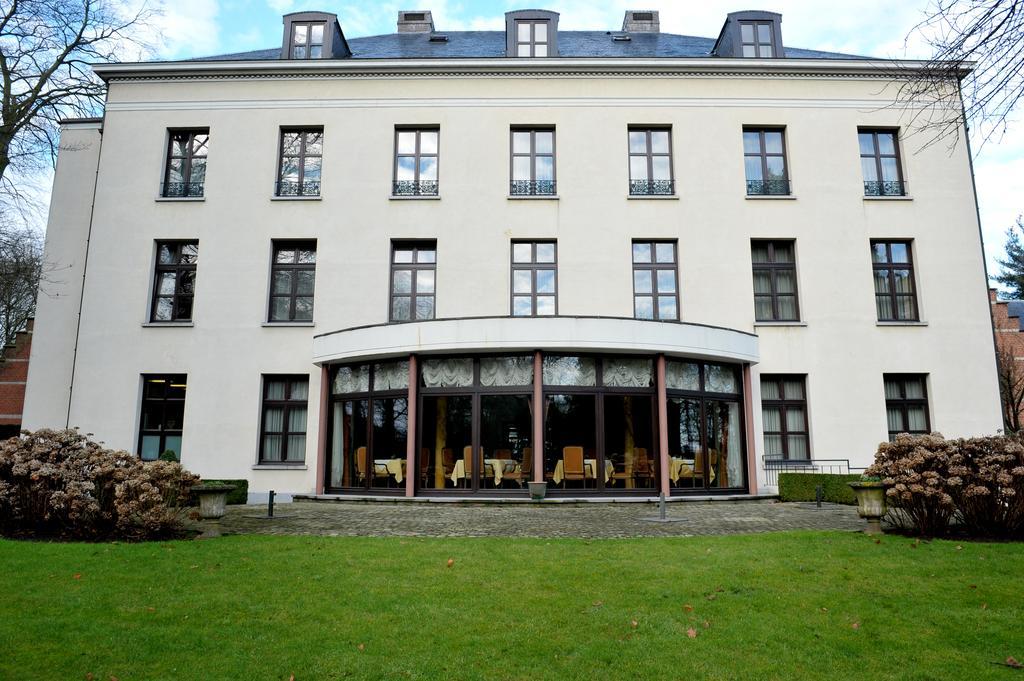 Hotel Kasteel Solhof Aartselaar Exterior photo