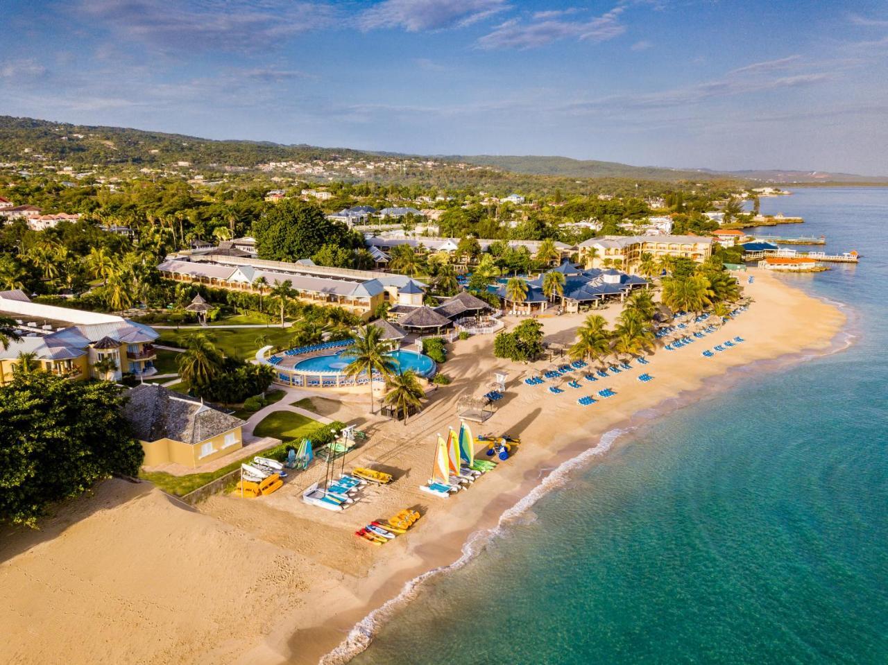 Jewel Runaway Bay Beach Resort & Waterpark Exterior photo