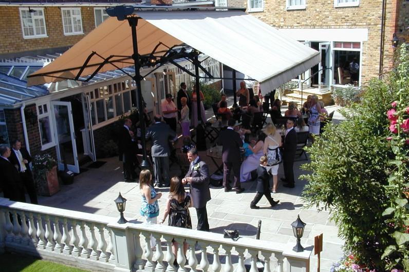 Warren Lodge Shepperton Exterior photo