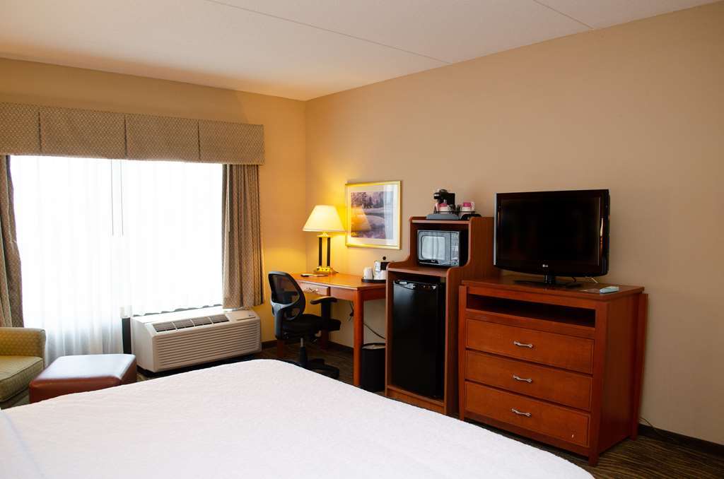 Hampton Inn & Suites Augusta West Room photo
