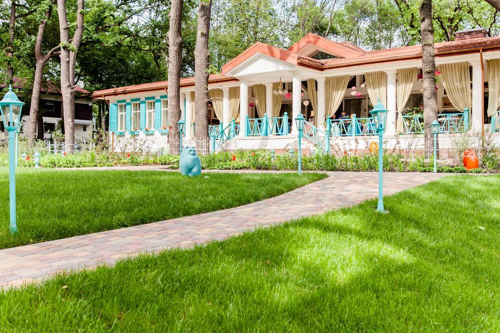 Guesthouse Nasha Dacha Kharkiv Exterior photo