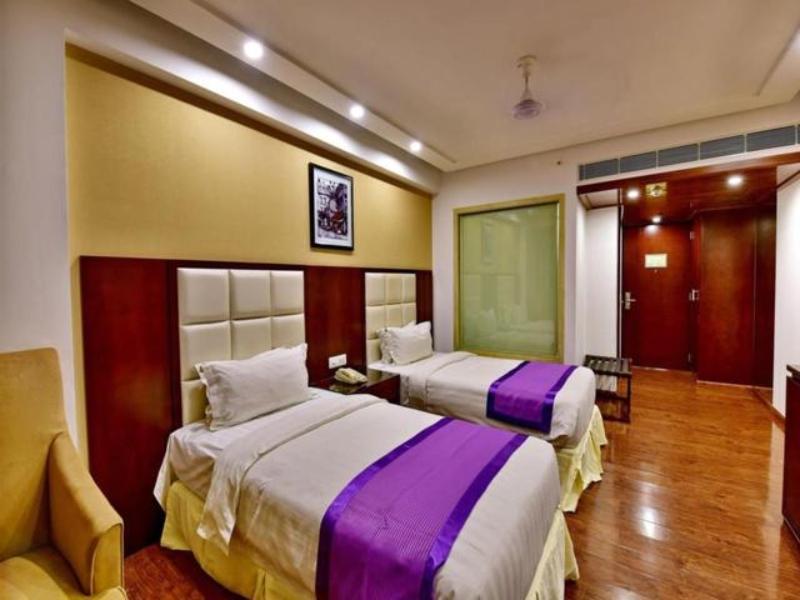 Ramada By Wyndham New Delhi Pitampura Hotel Exterior photo