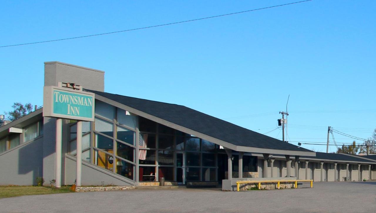 Townsman Inn Larned Exterior photo