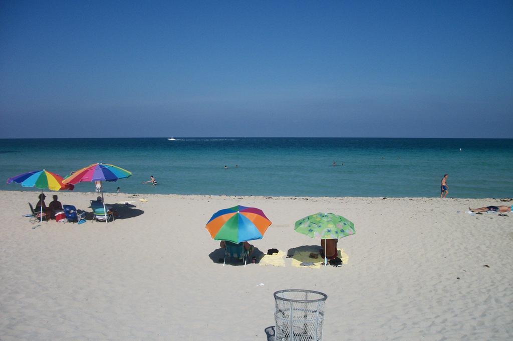 Casablanca On The Ocean East Tower Hotel Miami Beach Exterior photo