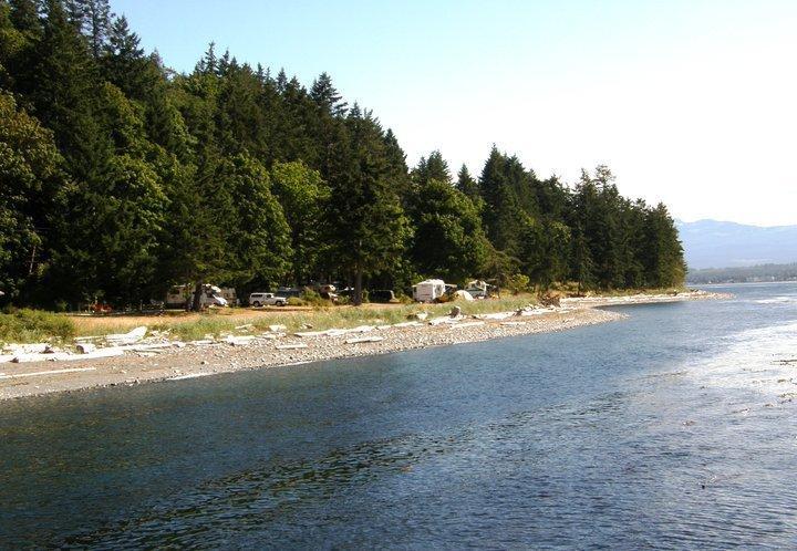 Tsa-Kwa-Luten Lodge Quathiaski Cove Exterior photo