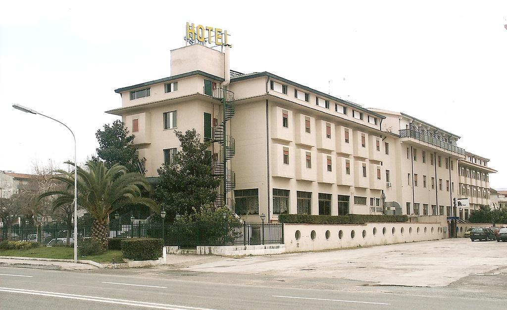City Hotel Caserta Exterior photo