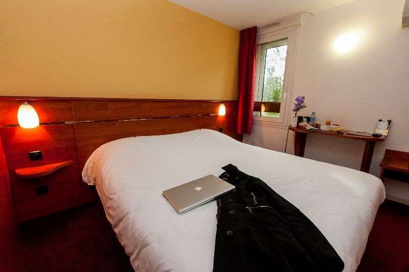 Brit'Hotel Aquitaine Agen Room photo