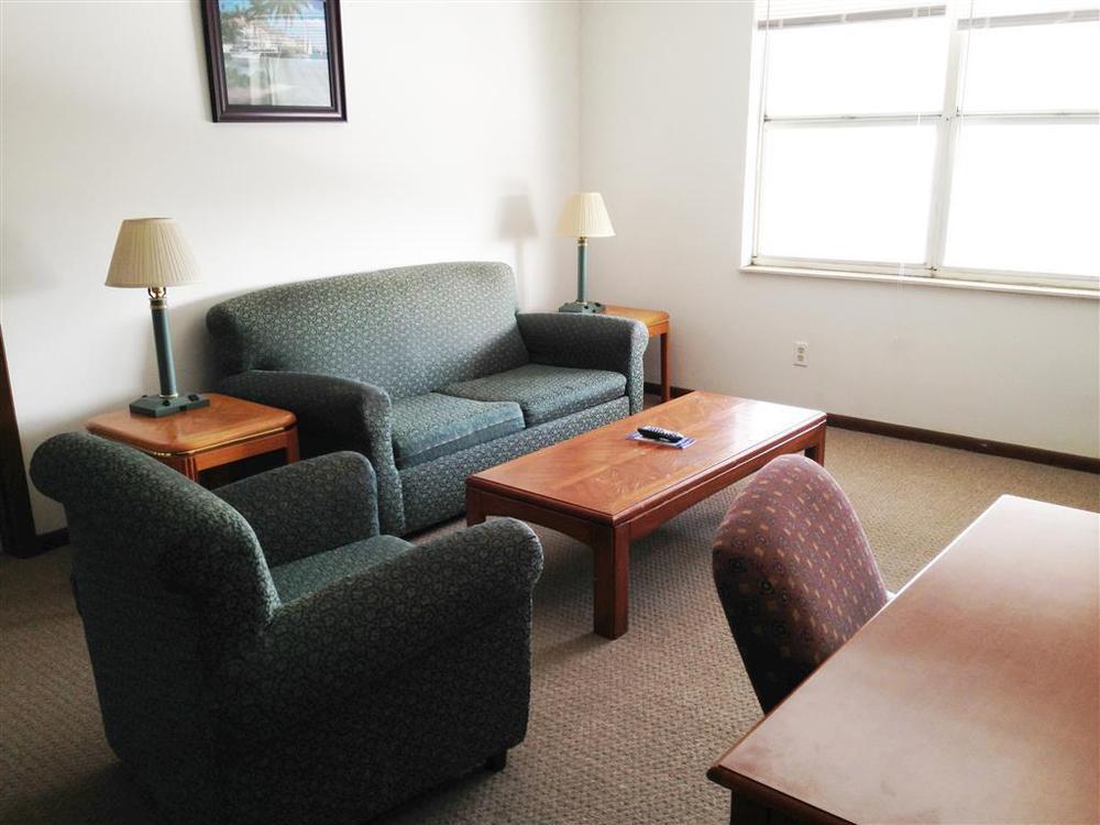 Magnuson Hotel Extended Stay Canton Ohio Lake Cable Room photo