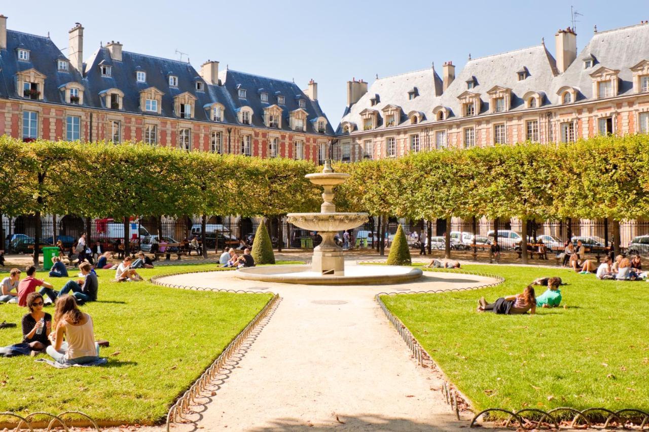 Les Tournelles Hotel Paris Exterior photo