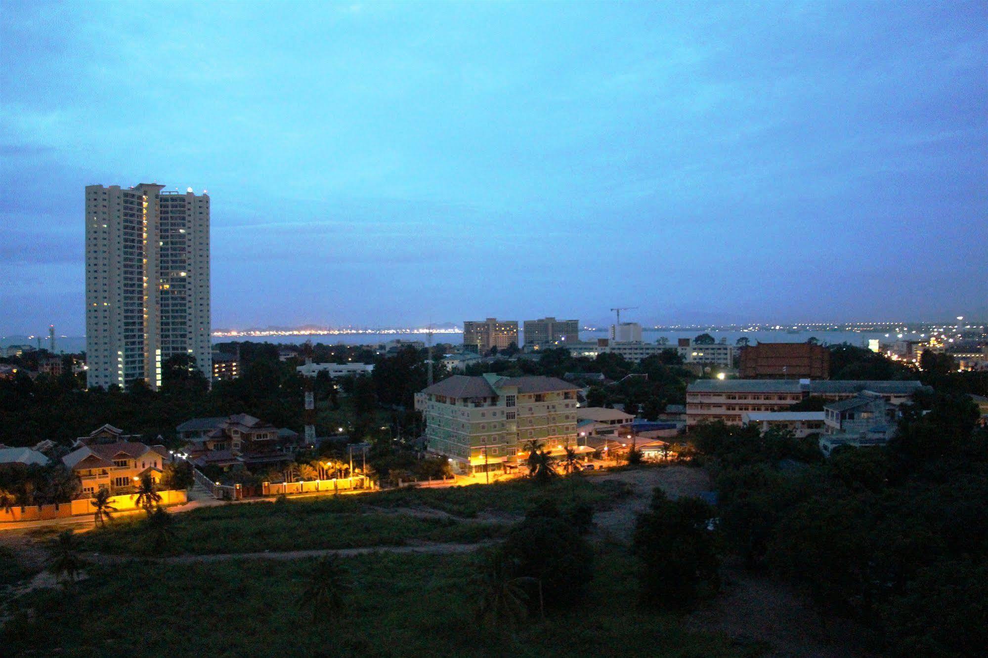 Lumpini Ville Naklua Good Luck Pattaya Exterior photo