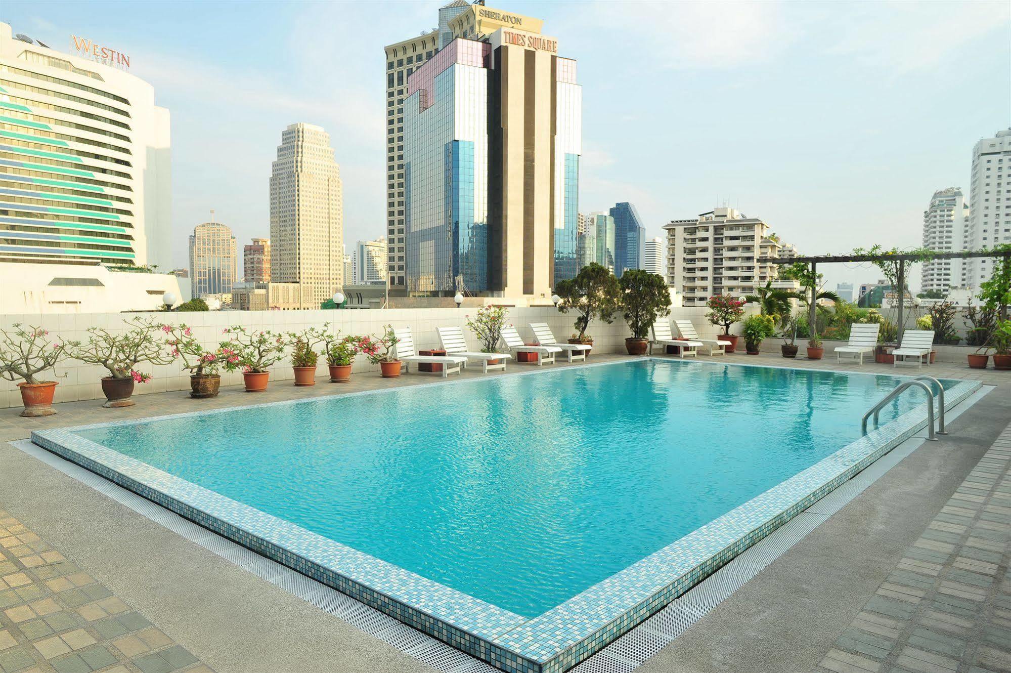 Ruamchitt Plaza Hotel Bangkok Exterior photo