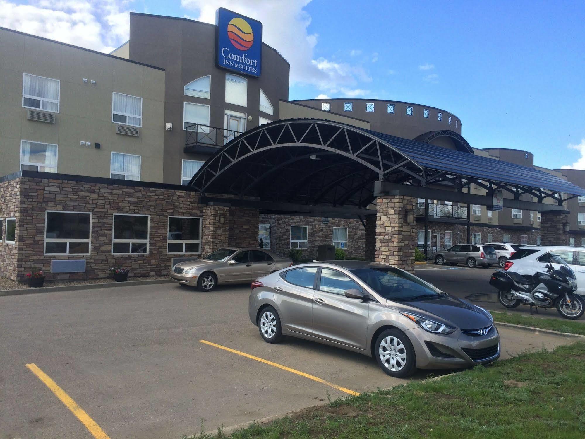 Comfort Inn & Suites Medicine Hat Exterior photo