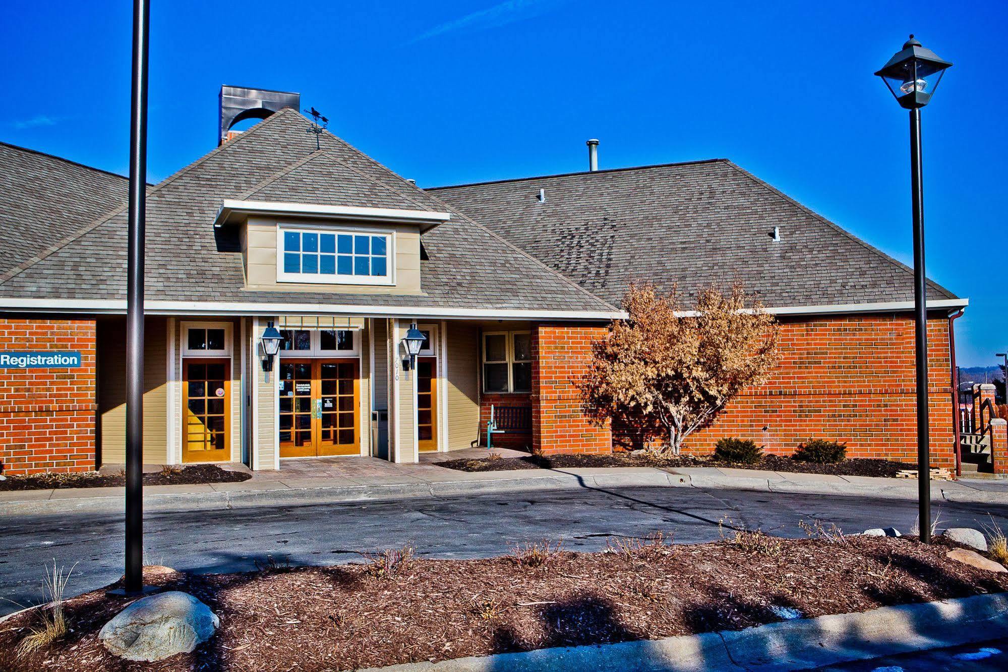 Suburban Extended Stay Hotel Omaha Exterior photo