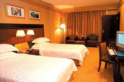 Rongwei Business Hotel Guangzhou Room photo