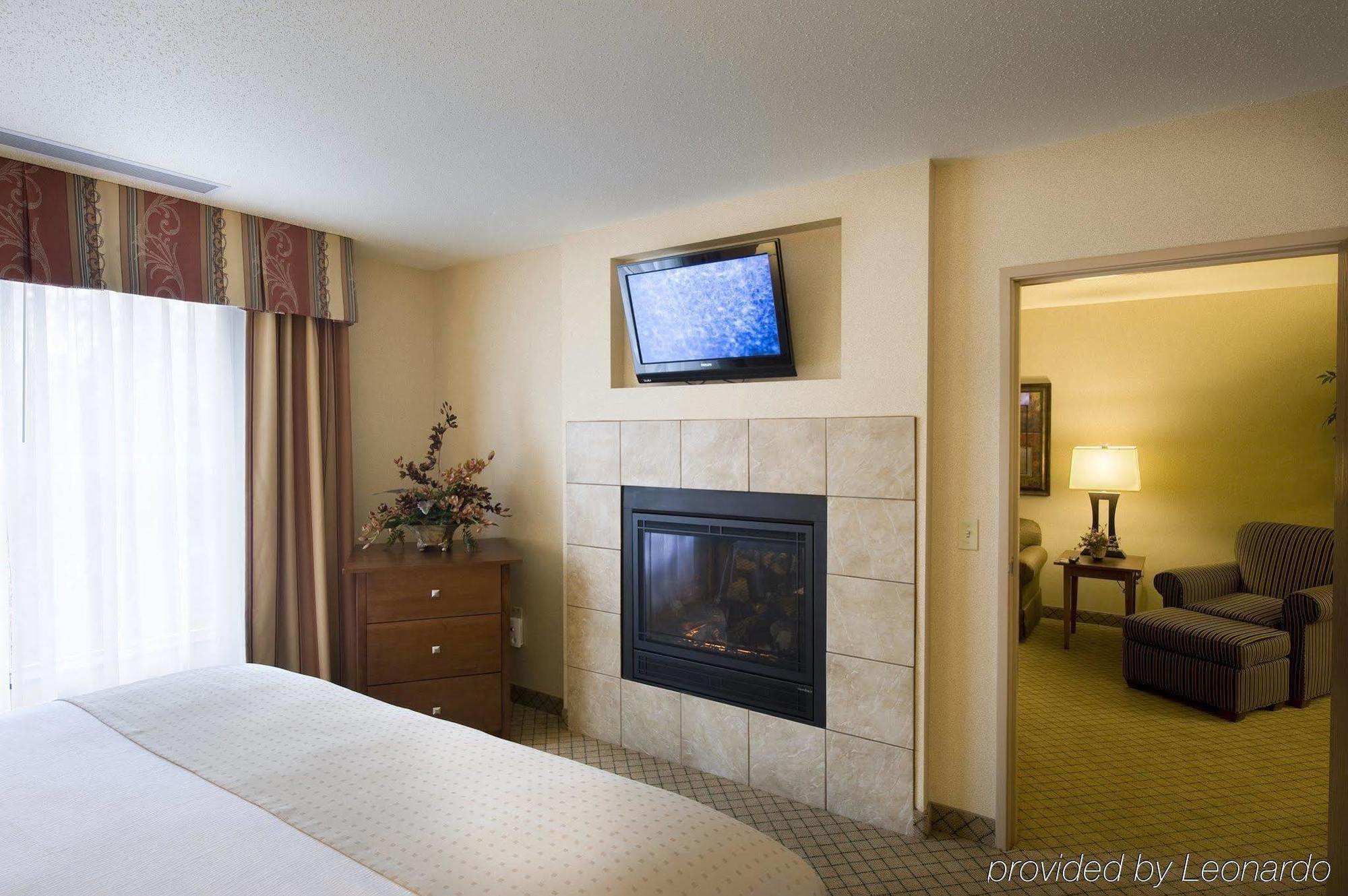 Holiday Inn Purdue - Fort Wayne, An Ihg Hotel Room photo