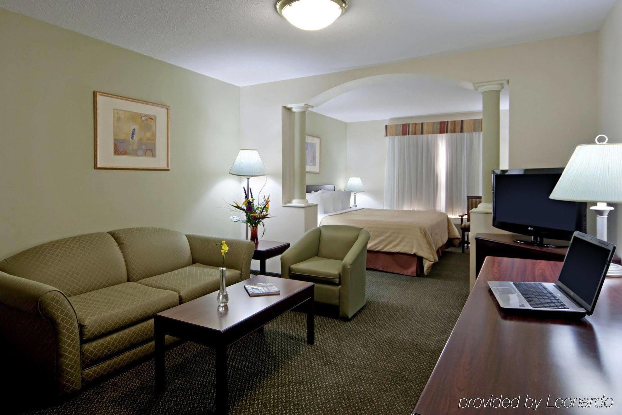 Best Western Plus Red Deer Inn & Suite Room photo