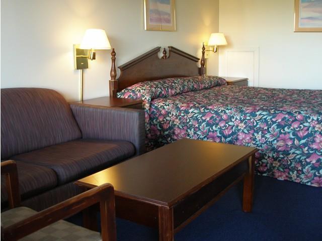 Red Carpet Inn & Suites Culpeper Room photo