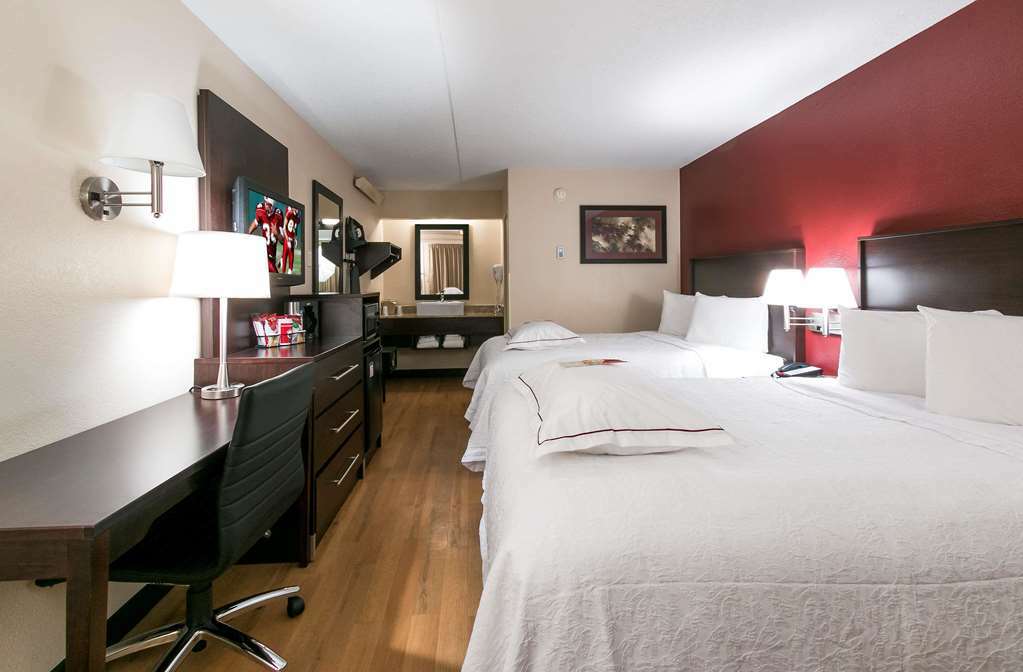 Red Roof Inn Plus+ Pittsburgh East - Monroeville Room photo