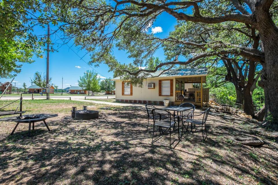 River Bluff Cabins Rio Frio Exterior photo