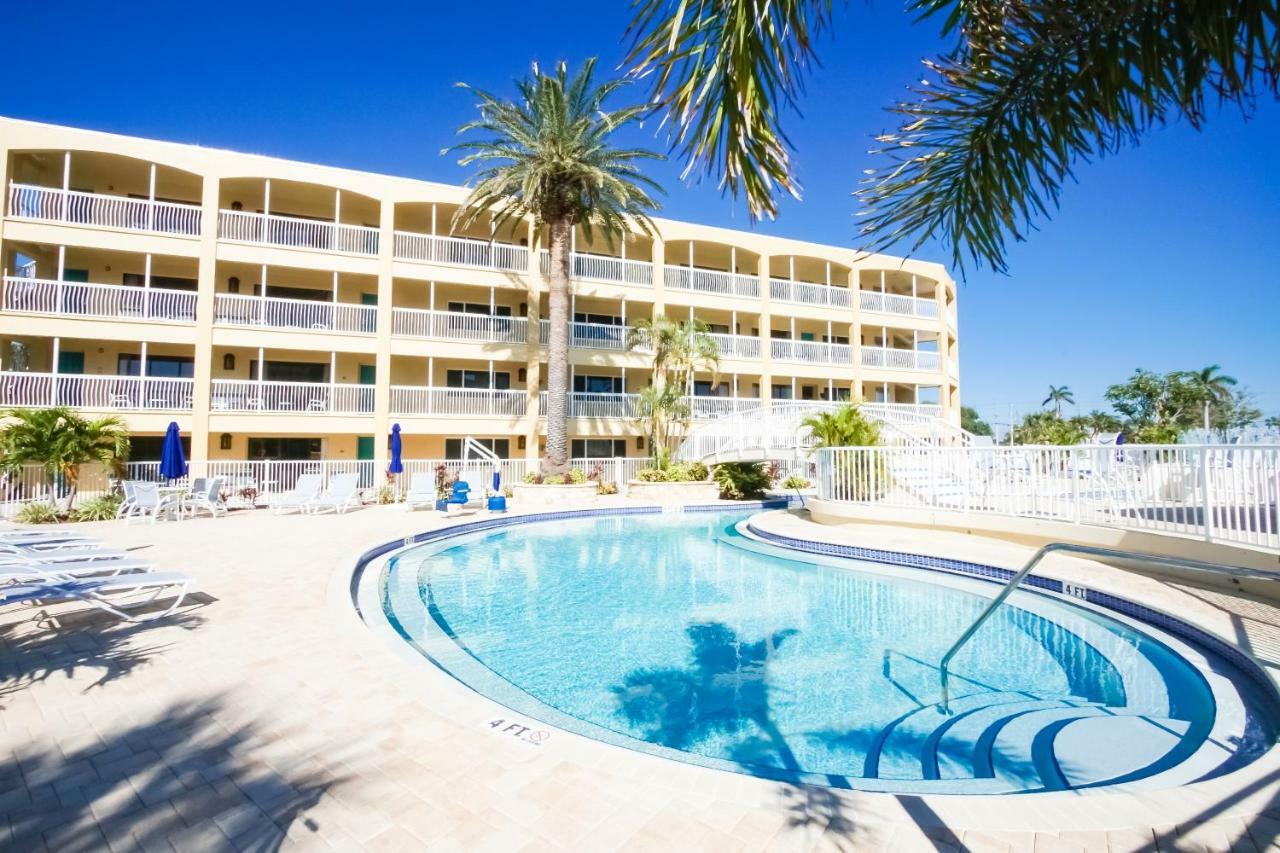 Coral Reef Resort, A Vri Resort St. Pete Beach Exterior photo