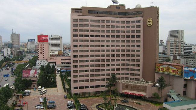 Golden Dragon Hotel Kunming Exterior photo