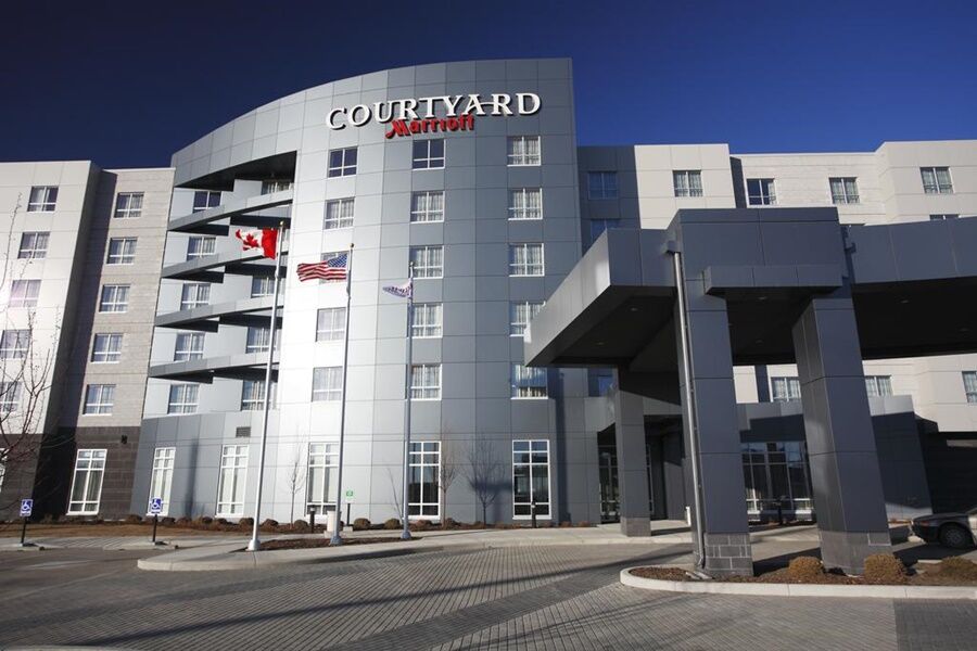 Courtyard By Marriott Calgary Airport Hotel Exterior photo