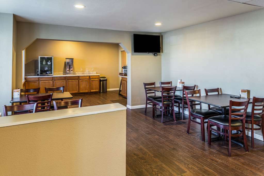 Quality Inn & Suites Near Nas Fallon Restaurant photo