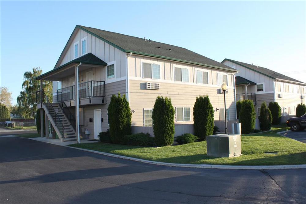 Holly Court Hotel Moses Lake Exterior photo