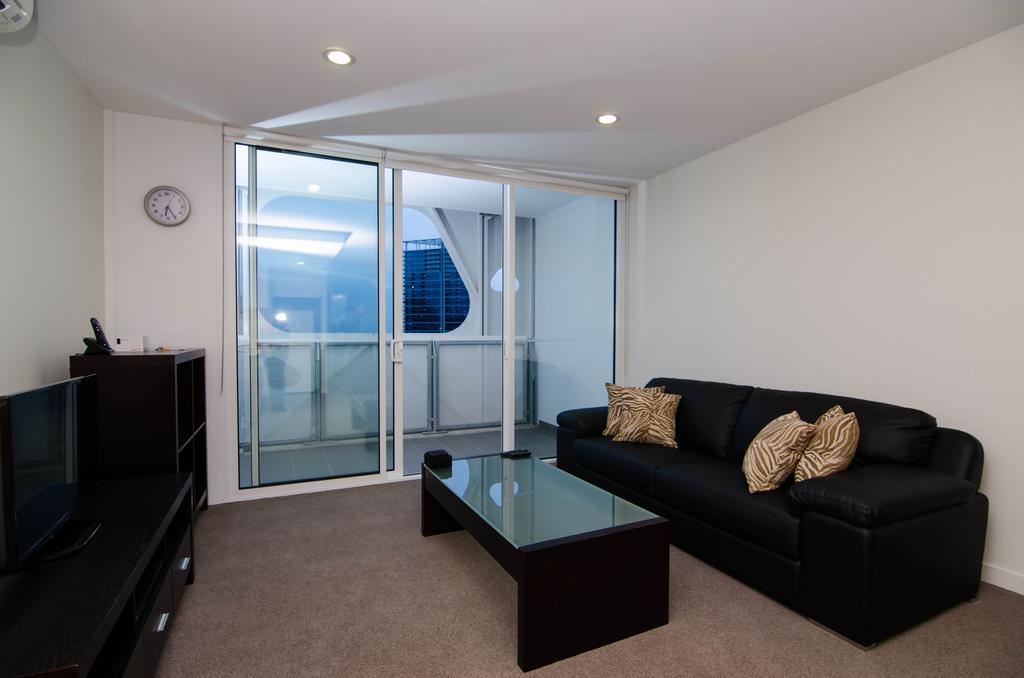 Astra Apartments Docklands Melbourne Room photo