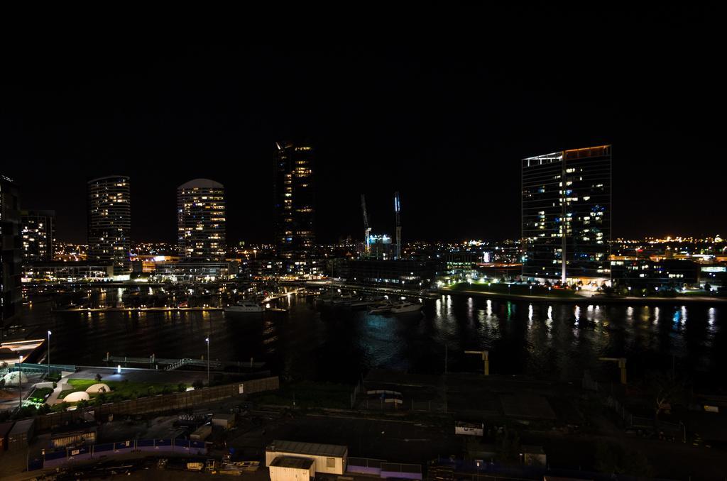 Astra Apartments Docklands Melbourne Exterior photo