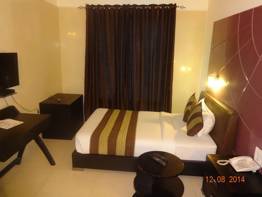 Hotel O Delhi New Delhi Room photo