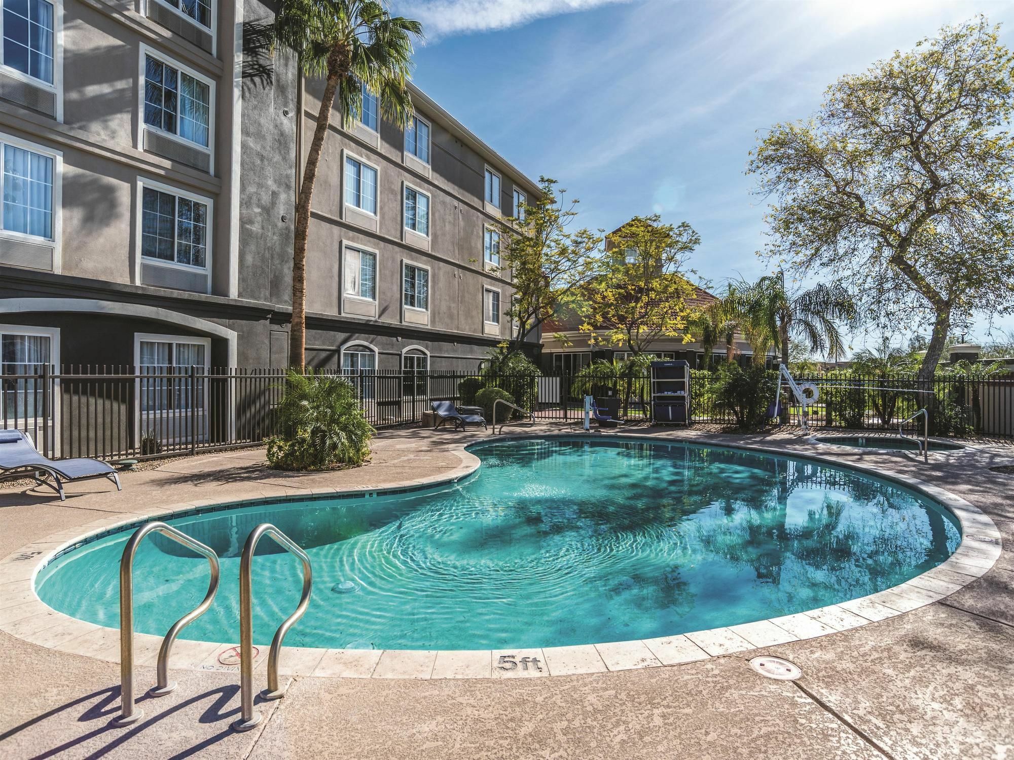 La Quinta By Wyndham Phoenix Chandler Exterior photo