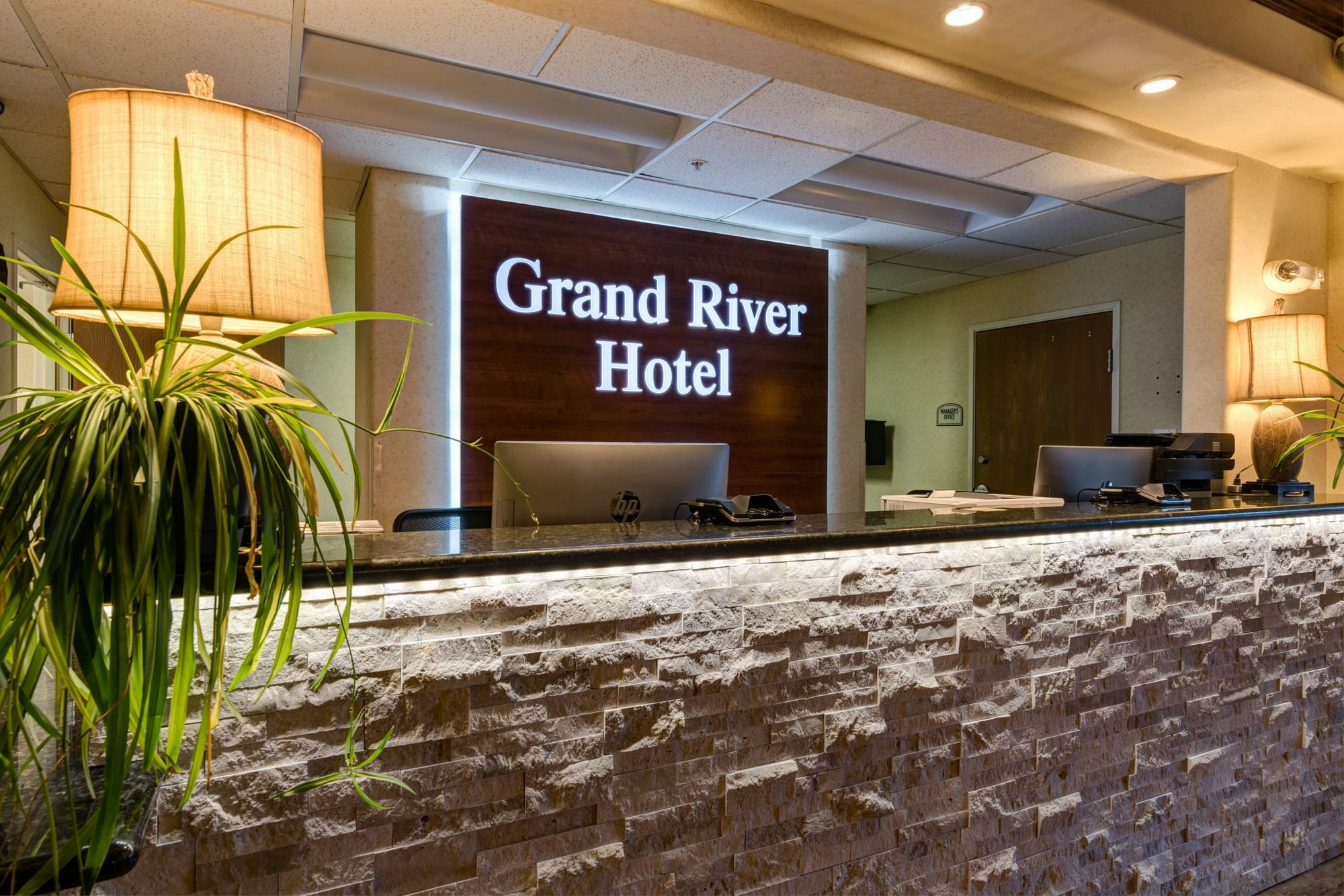 Grand River Hotel Parachute Exterior photo