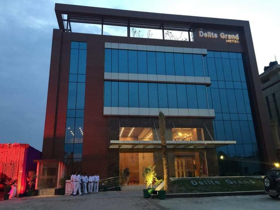 Hotel Delite Grand Faridabad Exterior photo