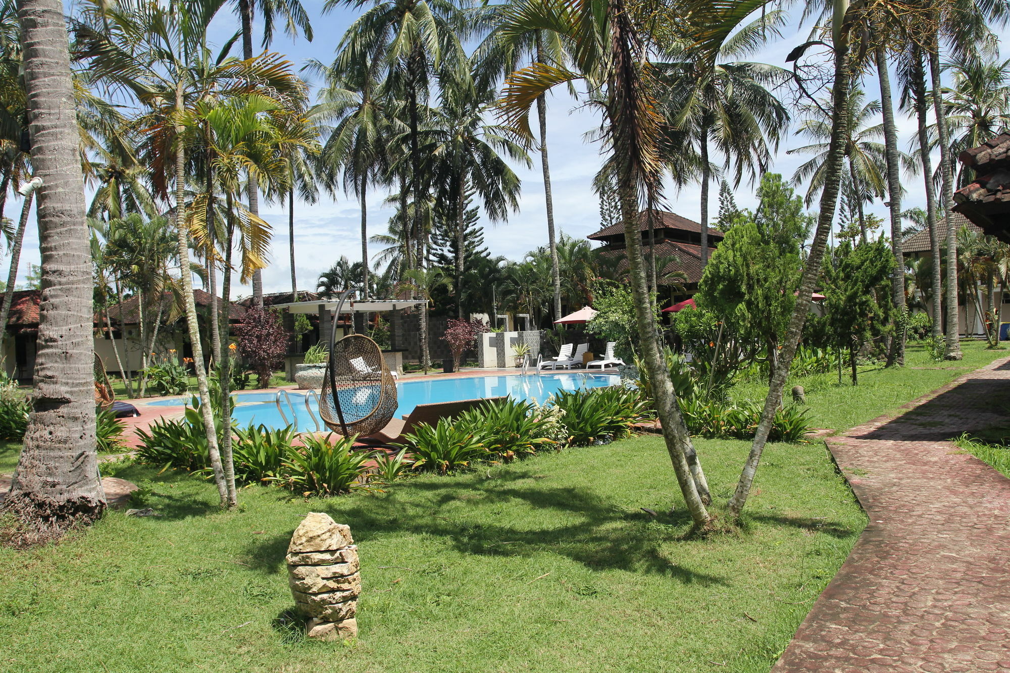 Kuta Indah Hotel Exterior photo